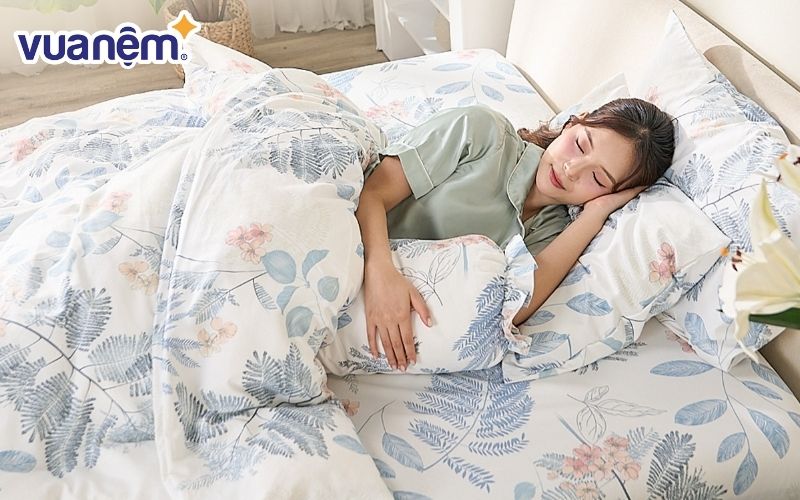 Thời tiết lạnh, cơ thể khó thích ứng khiến bạn khó dậy sớm mùa đông