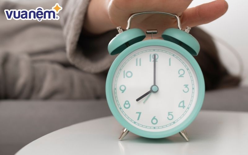 Không nên đặt báo thức ở vị trí quá gần mình