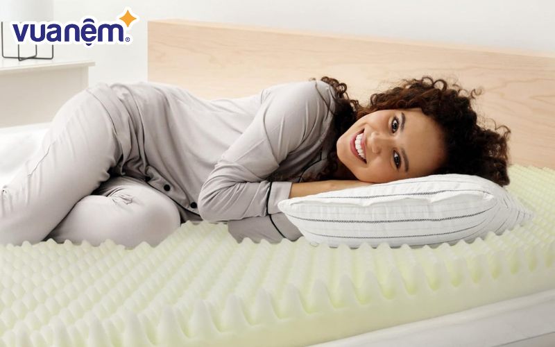 Convoluted foam có cấu trúc giống như một chiếc khay đựng trứng
