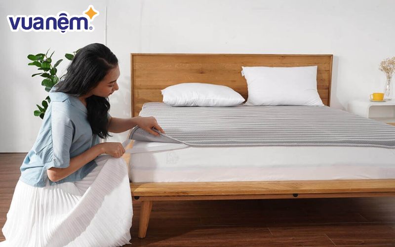 Sử dụng Topper điều hòa để làm mát nệm hiệu quả