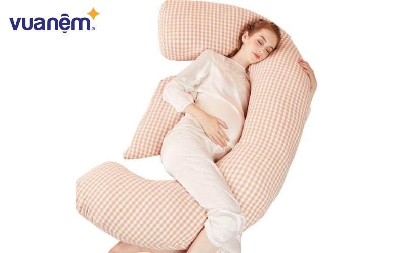 Các mẹ có vóc dáng lớn nên chọn gối chữ C