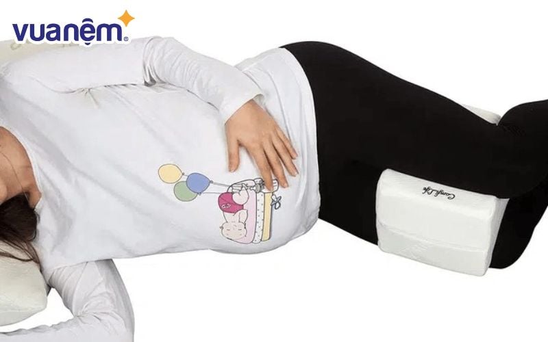 Chiếc gối chuyên để kê chân cho các mẹ bầu khi ngồi hoặc khi ngủ