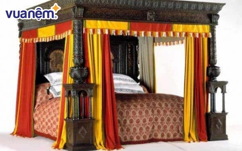 Bước sang thời Phục Hưng, giường ngày càng được trang trí công phu.