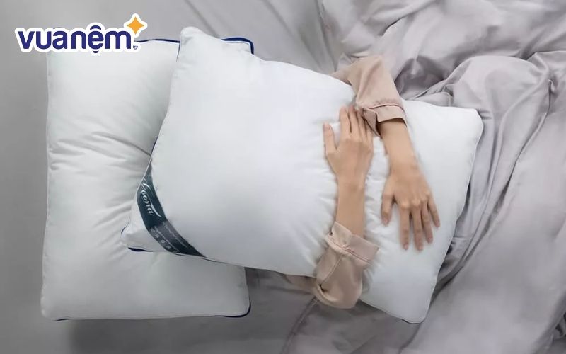 Gối lông vũ nhẹ thuận lợi cho người sử dụng