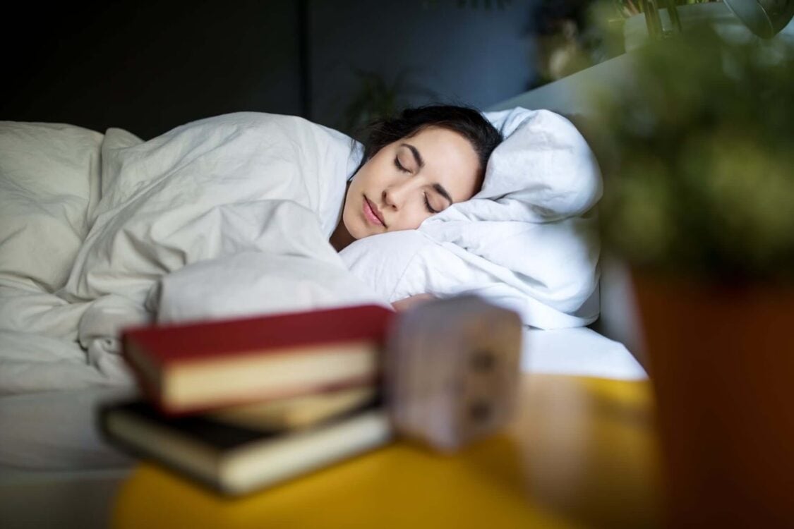 Có thể tránh được việc ngủ gật bằng cách chợp mắt ngủ một lát, ngủ đủ giấc vào ban đêm hay thay đổi loại thuốc điều trị ít gây buồn ngủ hơn