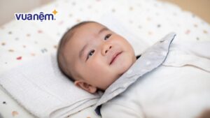 Trẻ sơ sinh có nên nằm gối không? Nên cho trẻ nằm gối khi nào?