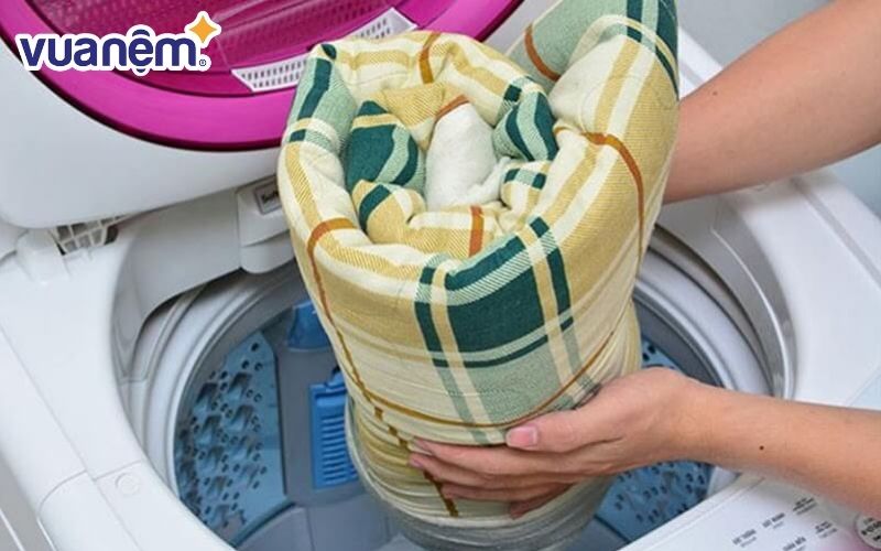 Máy giặt có thể bị quá tải và không thể giặt được với những loại chăn to.