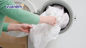 10 cách giặt chăn thơm lâu đơn giản tại nhà, hiệu quả bất ngờ