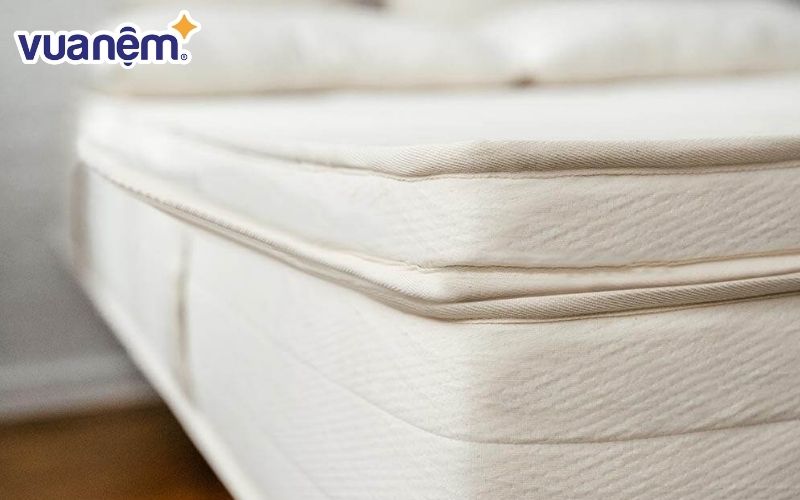 Giải pháp thông minh nhất là hãy sở hữu những tấm topper chất lượng được trang bị hệ thống chống trượt.