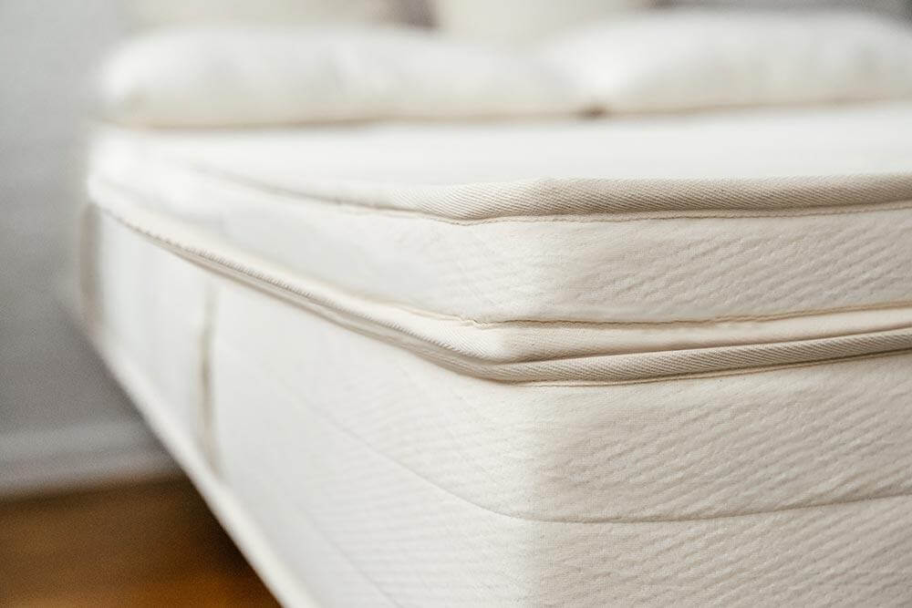 tấm topper chất lượng được trang bị hệ thống chống trượt.