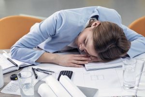 13 Cách giúp bạn chế ngự cơn ngủ gật trong giờ làm việc