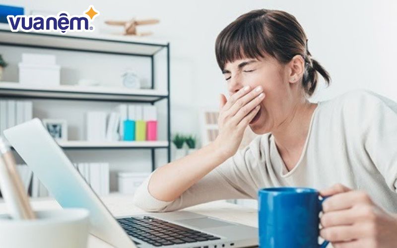 Mất ngủ khiến bạn làm việc uể oải, không tập trung