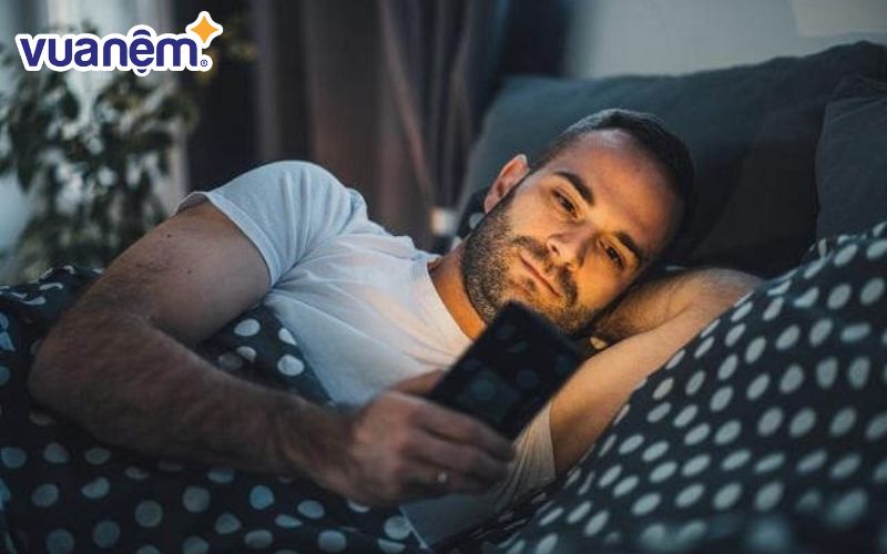 Không duy trì giờ ngủ cố định cũng gây mất ngủ, ngủ không sâu giấc