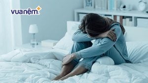 Nguyên nhân gây ra tình trạng ngủ thức dậy giữa đêm là gì?