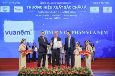 Vua Nệm nhận giải