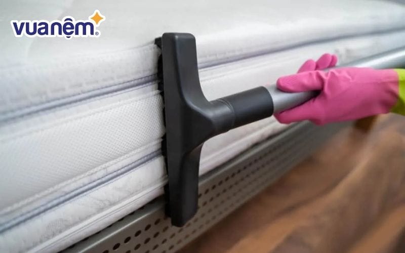 Xử lý vết ướt trên nệm foam tương tự với như nệm cao su