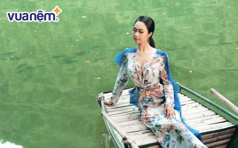Ý nghĩa tên Kim Oanh còn gợi sự cao quý và tinh tế