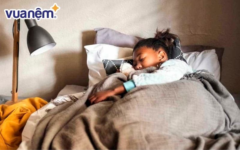 Bộ đồ giường và nệm có thể là nguyên nhân nằm nệm bị nóng