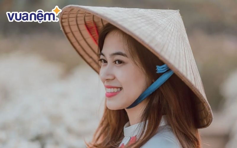 Yến Linh là một cô gái thông minh, vui vẻ và hoạt bát