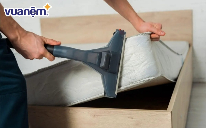 Thường xuyên hút bụi trên nệm và vỏ nệm là thói quen hiệu quả