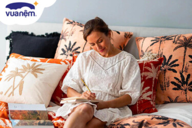gối vuông trong khách sạn