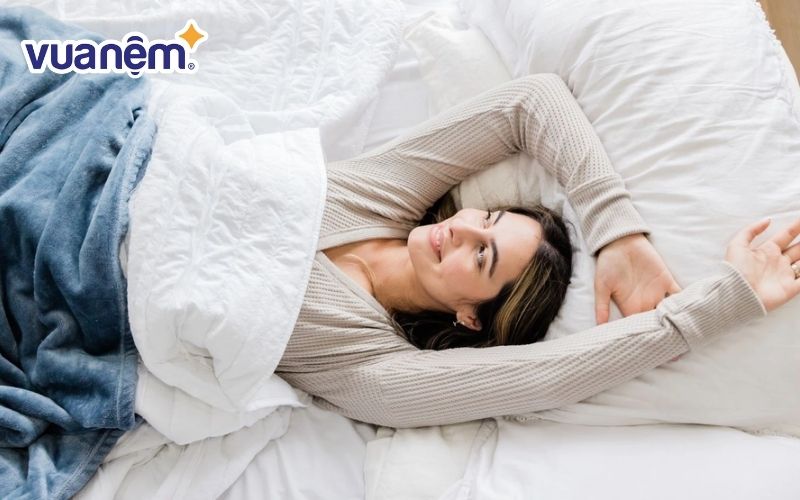 Tư thế ngủ ngăn nếp nhăn xuất hiện là nằm ngửa