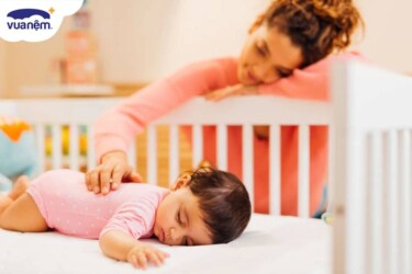 Khi nào thì trẻ có thể nằm sấp