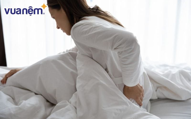 Vẹo cột sống là tình trạng cột sống bị biến dạng, cong bất thường.