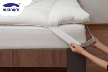 Nên dùng tấm bảo vệ hay ga chống thấm