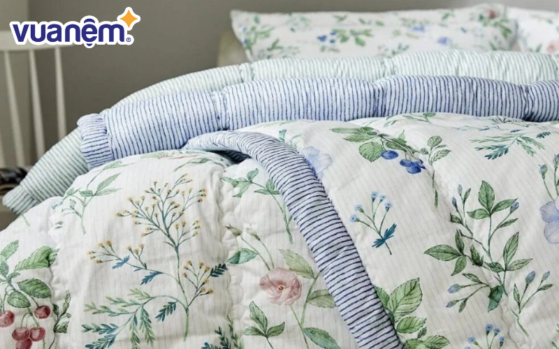 Ga trải giường có nhiệm vụ bảo vệ nệm trước bụi bẩn