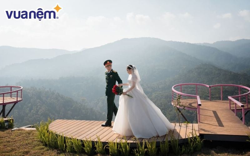 Lephong Wedding Studio cung cấp nhiều mẫu váy cưới thiết kế sang trọng