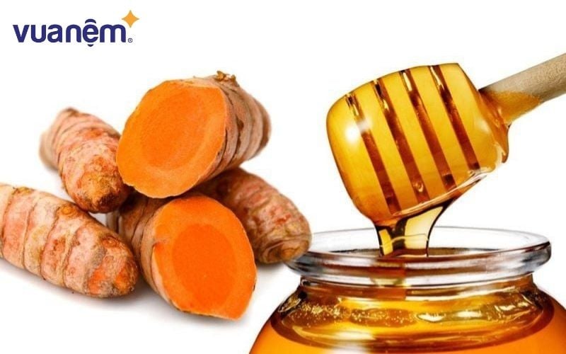 Hỗn hợp mật ong và nghệ