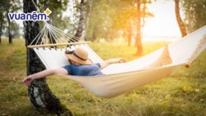 Nằm ngủ trên võng có tốt không? 10 lưu ý khi ngủ võng?