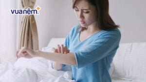 Nằm nệm bị ngứa? Nguyên nhân thường gặp và tác hại