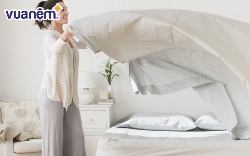Khi nệm bị hôi bạn cần mang chăn ga gối nệm đi giặt sạch