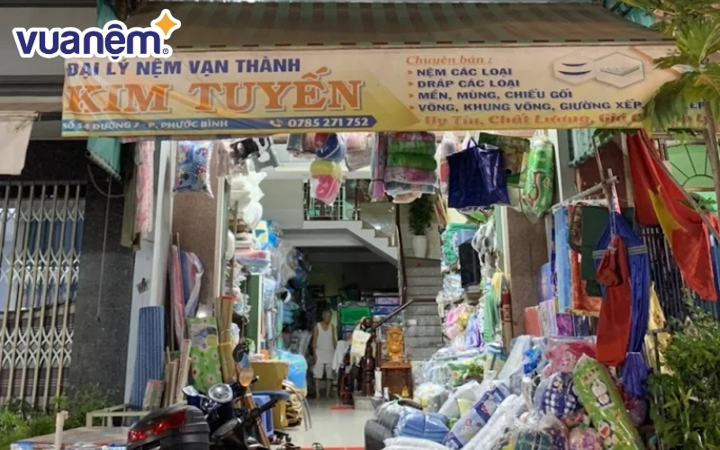 mua nệm giá bình dân tại cửa hàng Kim Tuyến