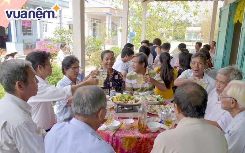 Tạo không gian thoải mái để khách mời vừa ăn uống, vừa giao lưu trò chuyện