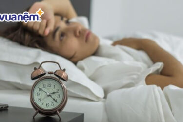 Ngủ 12 tiếng 1 ngày có sao không? Ảnh hưởng gì tới sức khỏe?