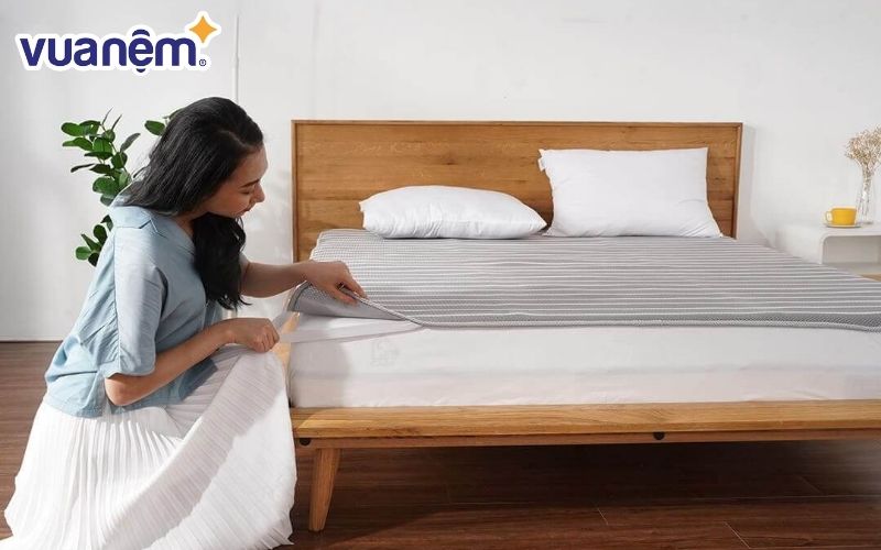 Dùng nệm hoặc chiếu làm mát