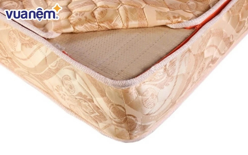 Bao bọc xung quanh các lõi lò xo là các lớp lót nệm