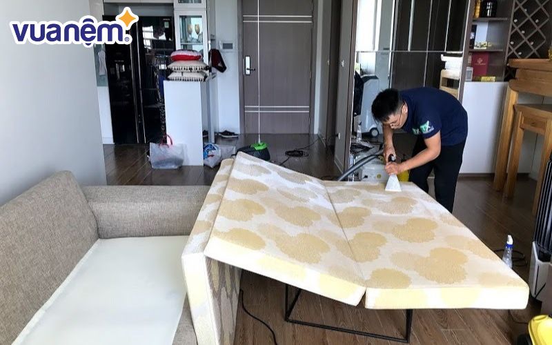 Vệ sinh nệm làm từ bông ép