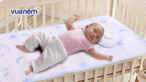 Mùa hè nắng nóng, trẻ sơ sinh nên nằm gì cho mát lưng?