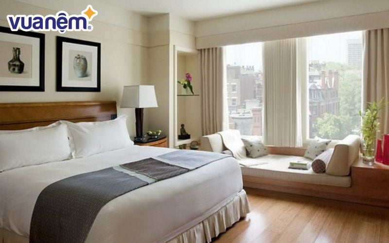 Đóng kín cửa sổ và cửa ra vào là cách chống nồm ẩm phòng ngủ hiệu quả