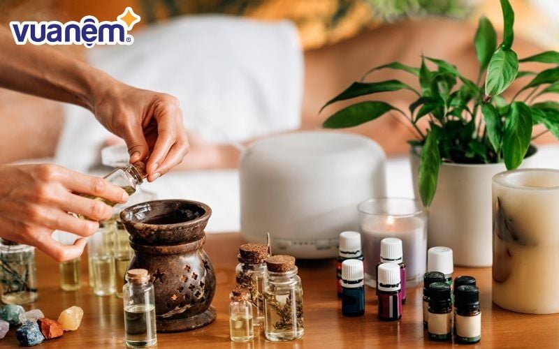 Sử dụng tinh dầu hoặc sáp thơm để khử mùi và chống ẩm mốc khi gặp tình trạng nồm ẩm