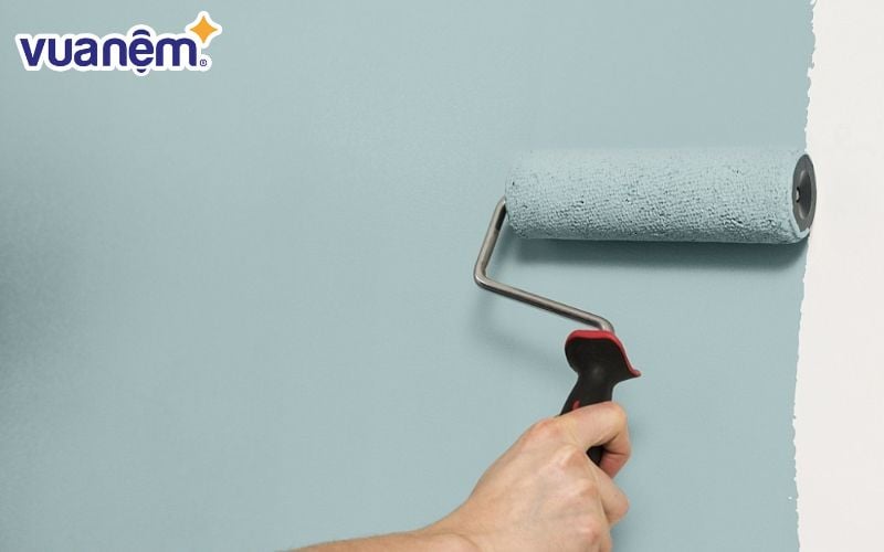 Cách xử lý phòng ngủ ẩm mốc bằng sơn chống ẩm