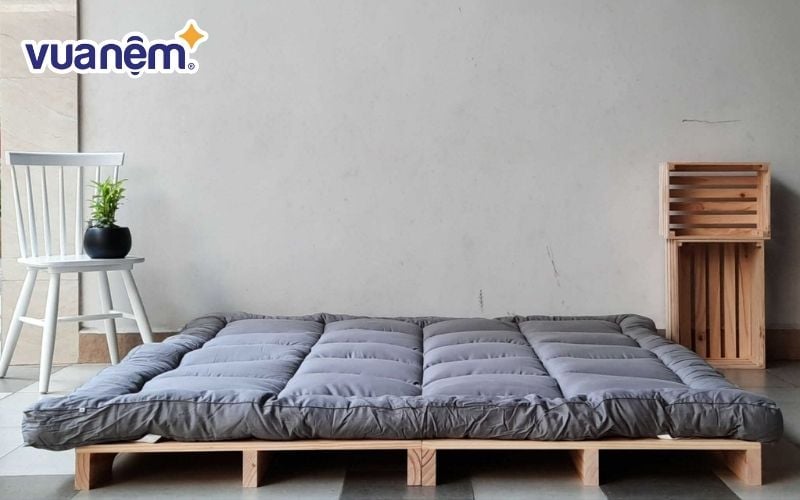 Giường gỗ pallet không phù hợp với không gian phòng sang trọng