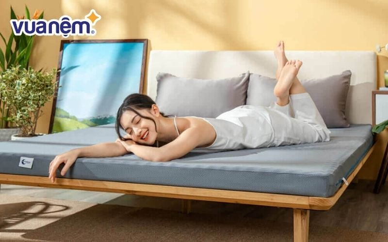 Nệm bốn mùa cấu tạo từ foam thoáng khí phù hợp với người hay đổ mồ hôi