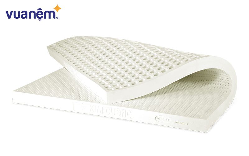 Nệm cao su của Kim Cương gồm ba loại: cao su thiên nhiên, cao su liên kết và cao su tổng hợp