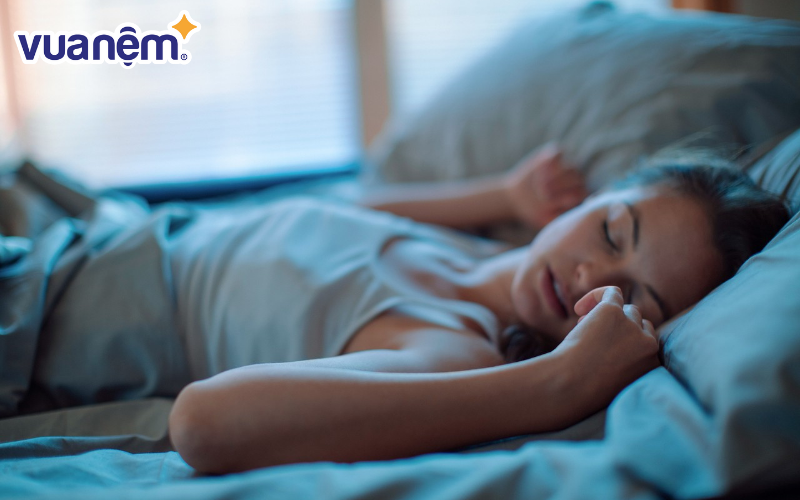 Nhiệt độ phòng khi ngủ lý tưởng cho người lớn khoảng 23 – 25 độ C