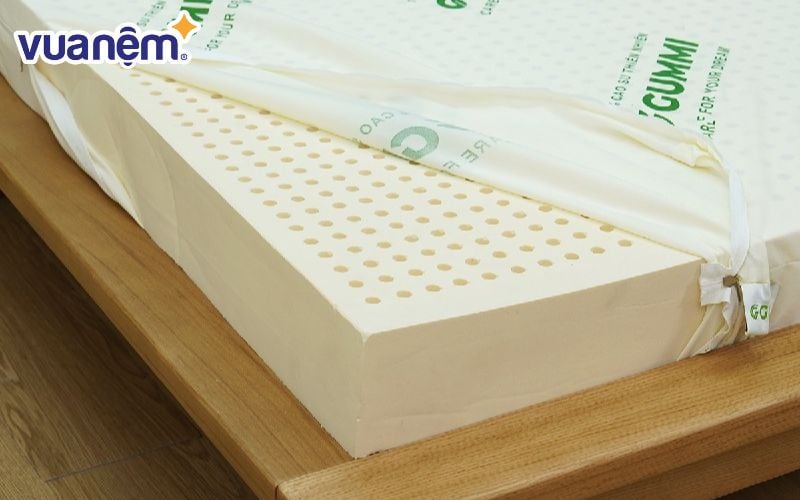 Nệm Gummi sở hữu thiết kế tinh tế với tông màu trắng sữa